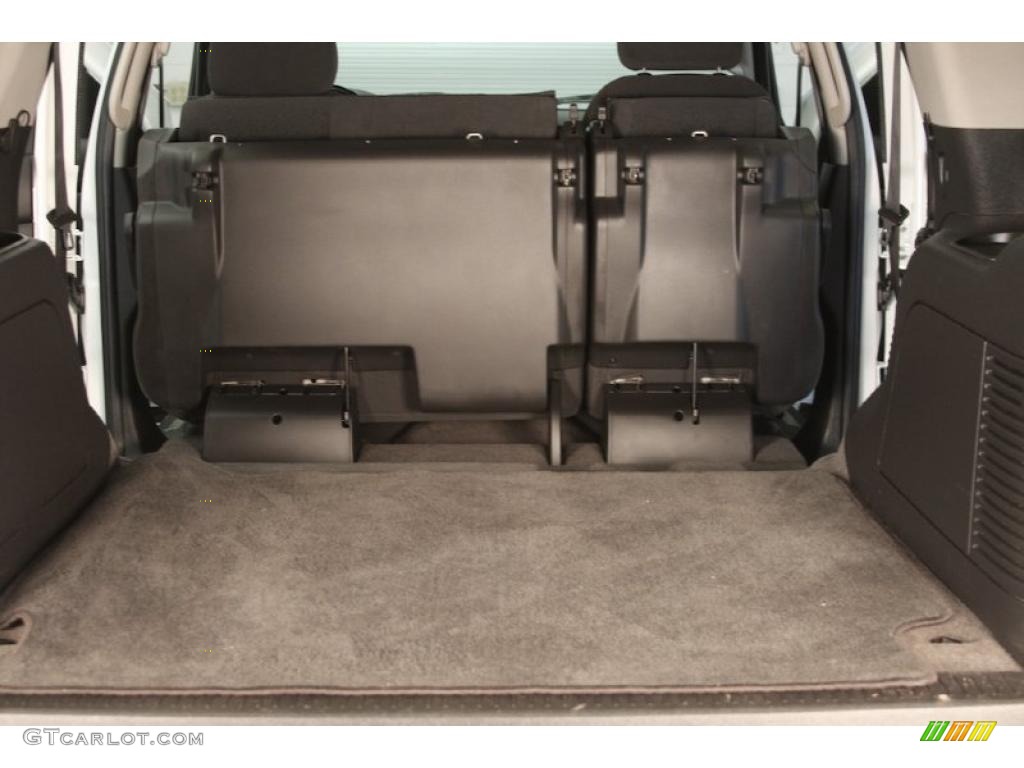 2007 Chevrolet Tahoe LS 4x4 Trunk Photos