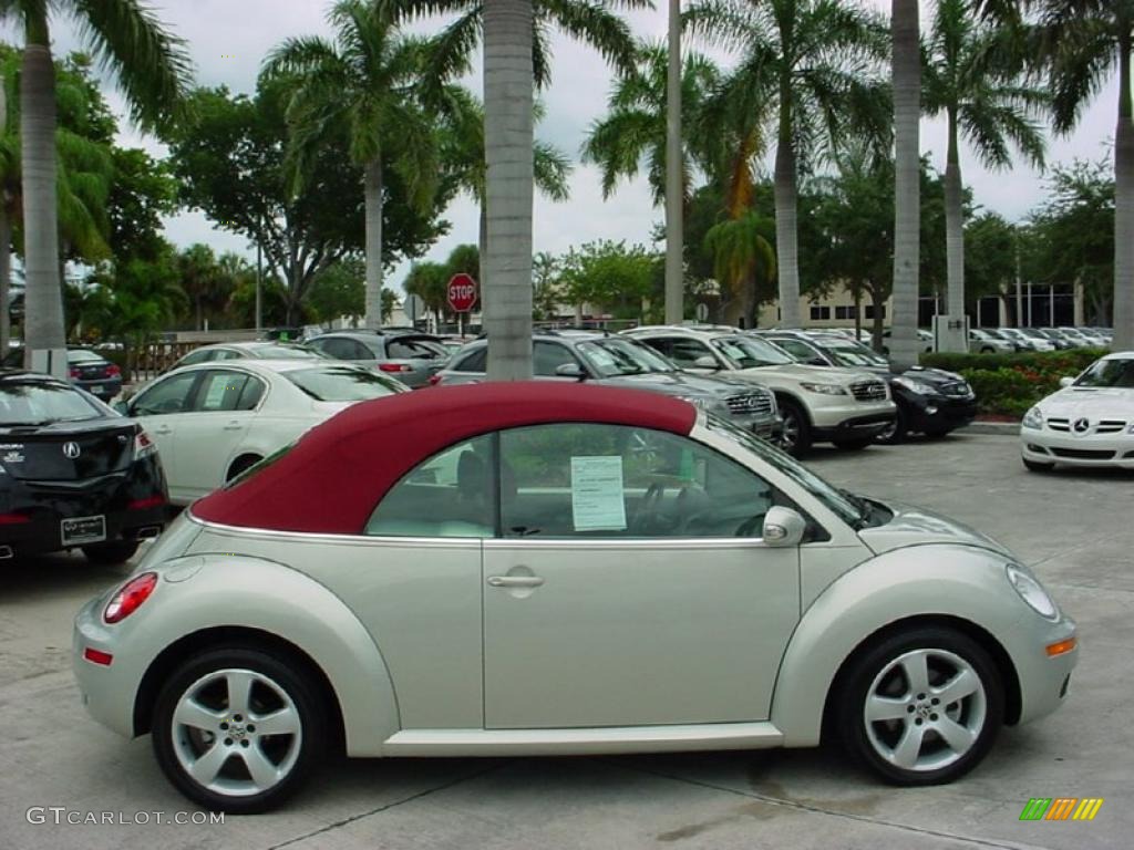 2009 New Beetle 2.5 Blush Edition Convertible - White Gold Metallic / Blush Red Leather photo #5