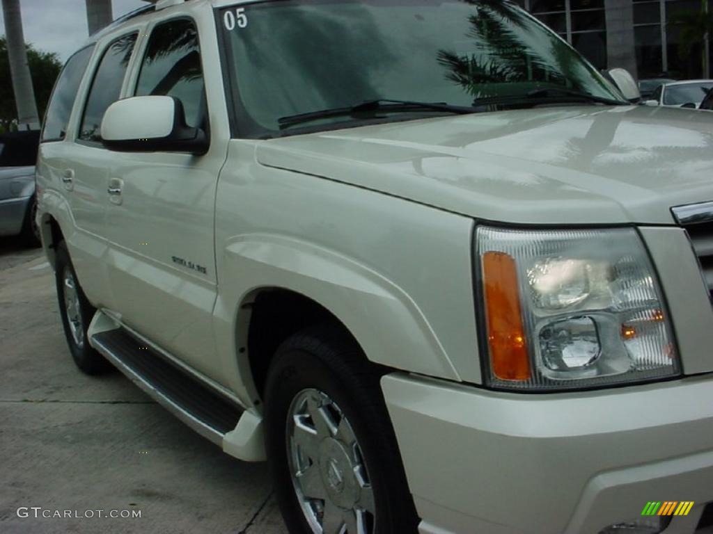 2005 Escalade  - White Diamond / Shale photo #2