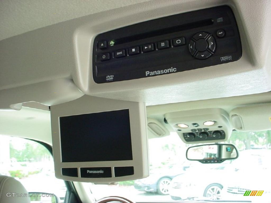 2005 Cadillac Escalade Standard Escalade Model Controls Photo #38015204