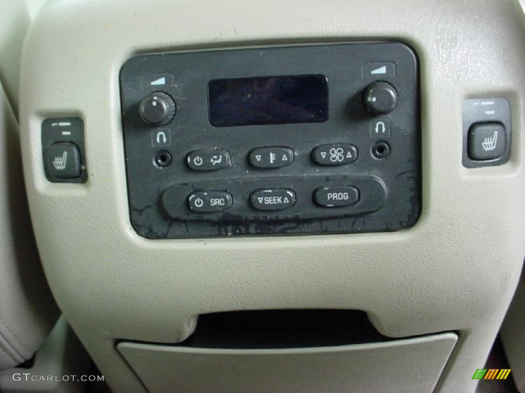 2005 Cadillac Escalade Standard Escalade Model Controls Photo #38015216