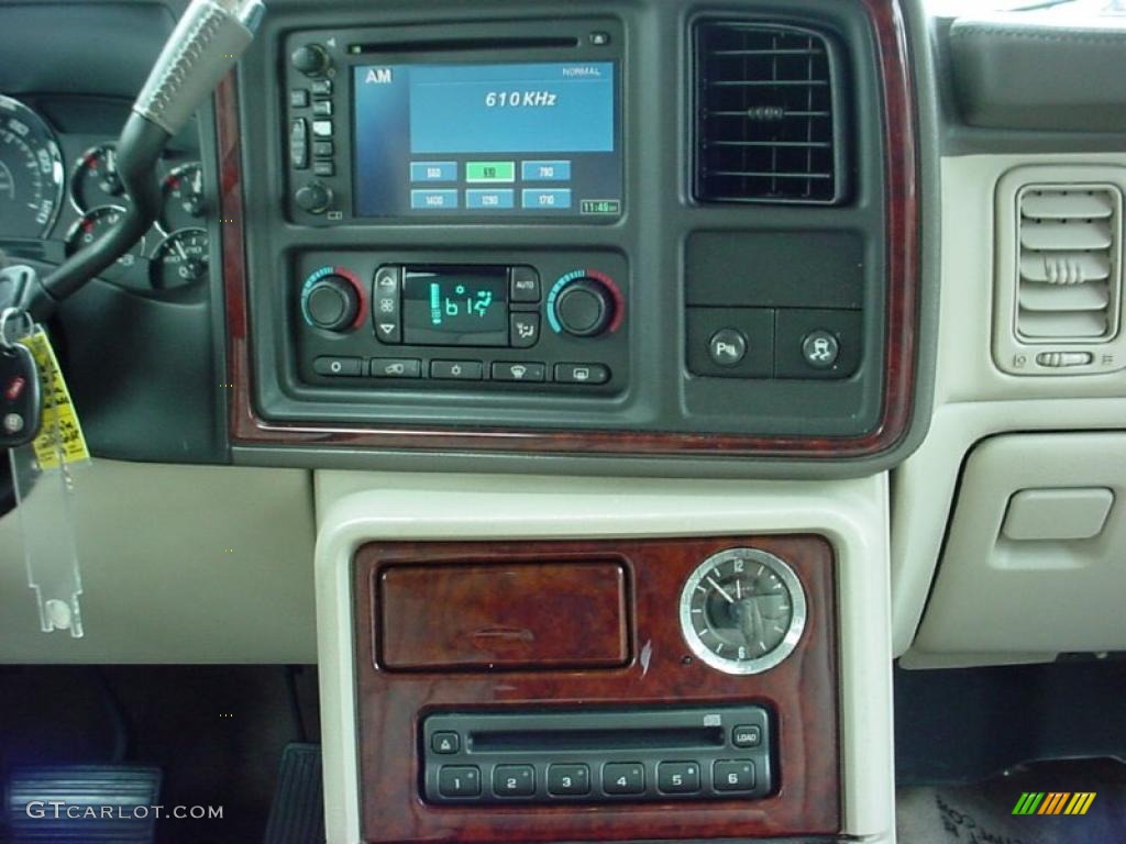 2005 Cadillac Escalade Standard Escalade Model Controls Photo #38015244