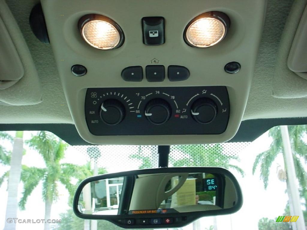 2005 Cadillac Escalade Standard Escalade Model Controls Photo #38015276
