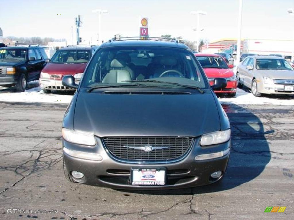 Taupe Frost Metallic Chrysler Town & Country