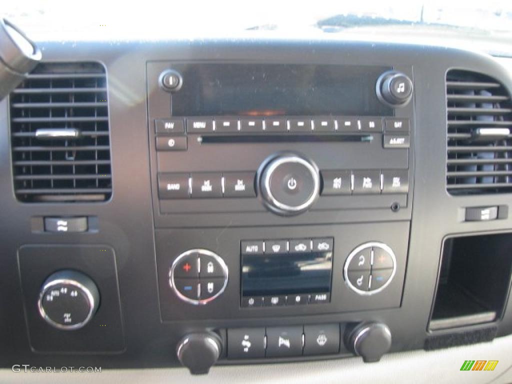 2007 GMC Sierra 1500 SLE Extended Cab 4x4 Controls Photo #38016008