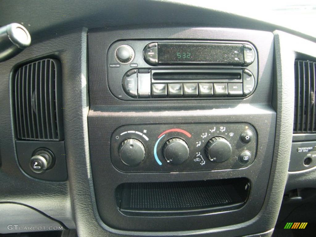 2005 Dodge Ram 1500 SLT Regular Cab Controls Photo #38016052