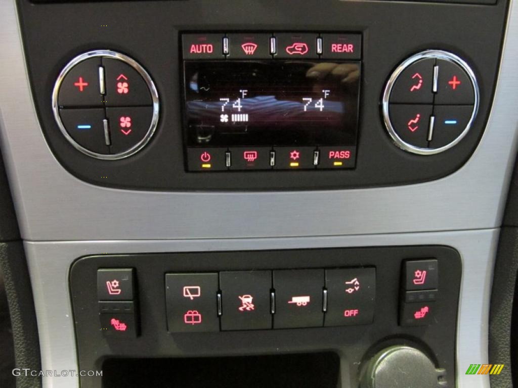 2011 GMC Acadia SLT Controls Photo #38016536