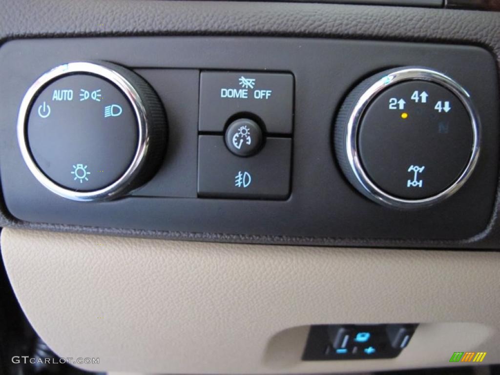 2011 GMC Sierra 2500HD Denali Crew Cab 4x4 Controls Photo #38017080