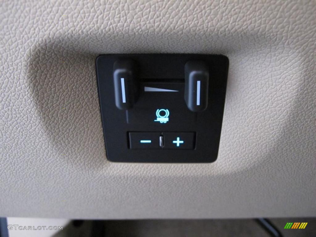 2011 GMC Sierra 2500HD Denali Crew Cab 4x4 Controls Photo #38017092