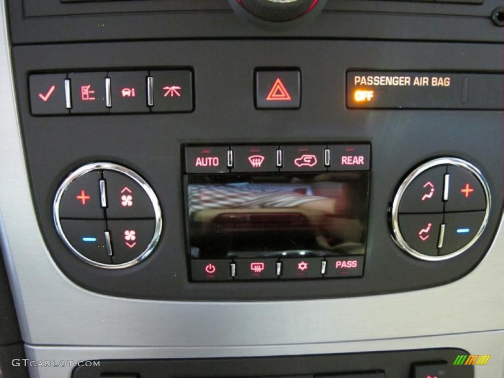 2011 GMC Acadia SLT Controls Photo #38017492