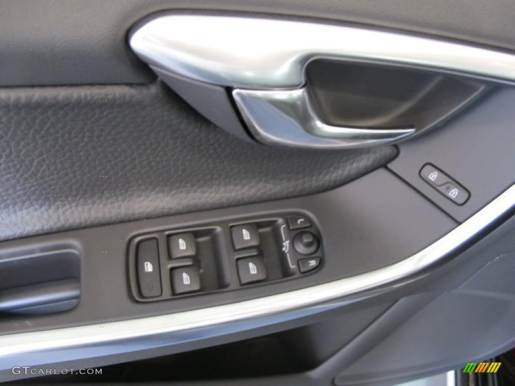 2011 Volvo S60 T6 AWD Controls Photo #38018304