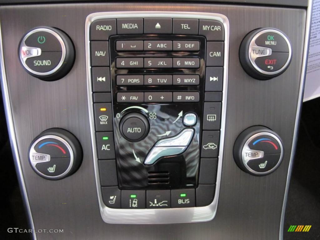2011 Volvo S60 T6 AWD Controls Photo #38018364