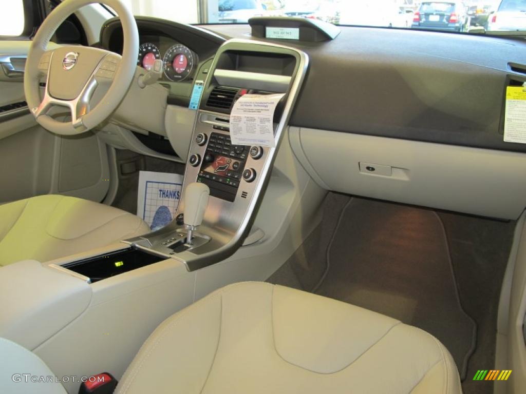 2011 Volvo XC60 3.2 Sandstone Beige Dashboard Photo #38019288