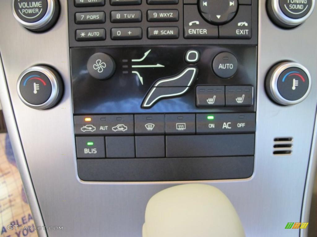 2011 Volvo XC60 3.2 Controls Photo #38019396