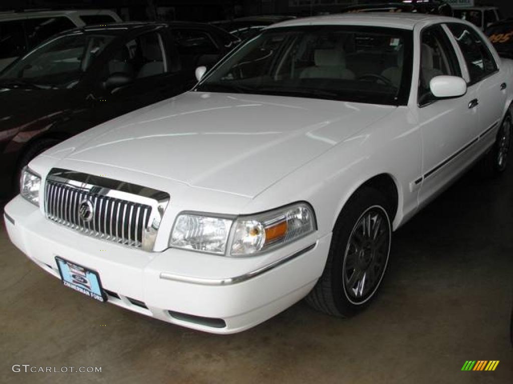 2006 Grand Marquis GS - Vibrant White / Light Camel photo #2