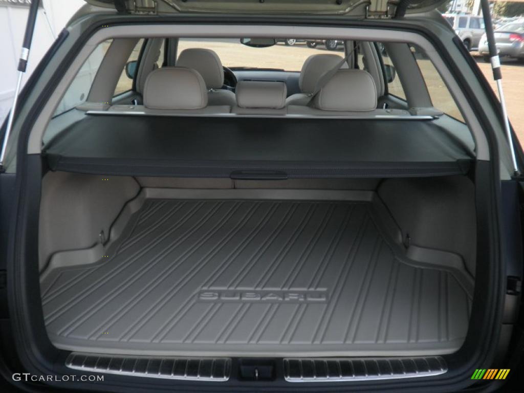 2005 Subaru Outback 3.0 R L.L. Bean Edition Wagon Trunk Photo #38022916