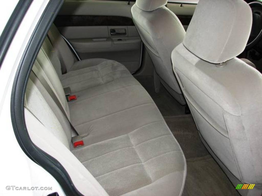 2006 Grand Marquis GS - Vibrant White / Light Camel photo #11