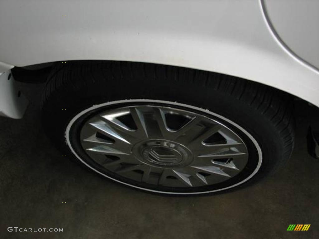 2006 Grand Marquis GS - Vibrant White / Light Camel photo #12