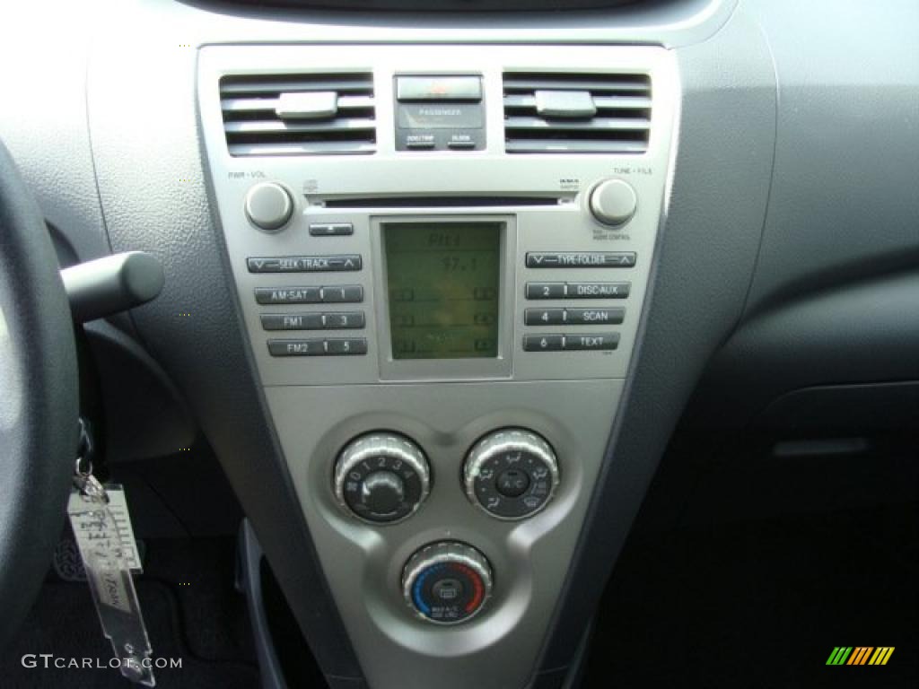 2010 Toyota Yaris Sedan Controls Photo #38023532