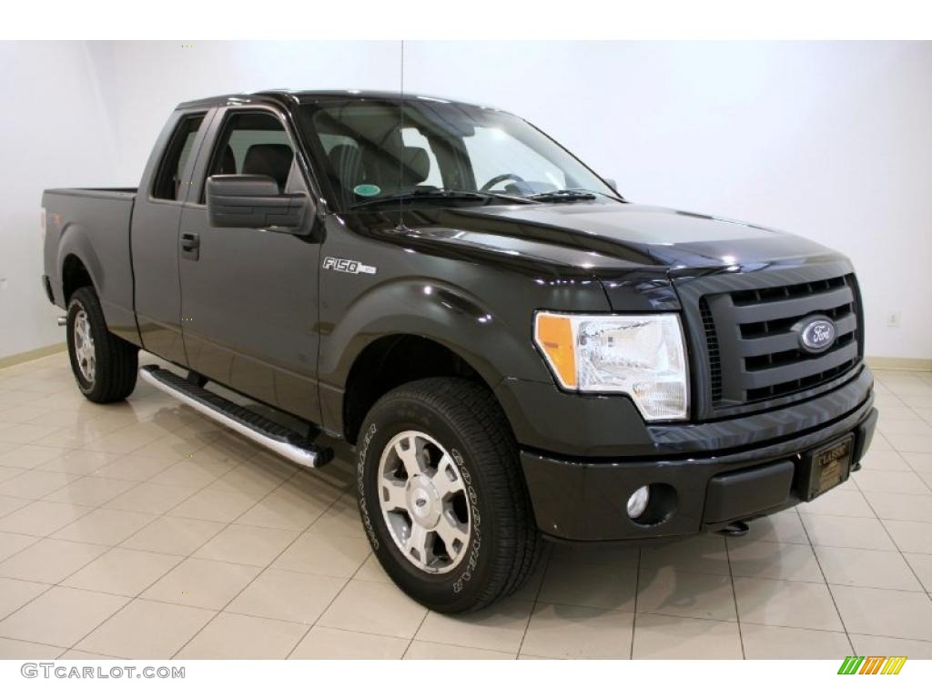 2010 F150 STX SuperCab 4x4 - Tuxedo Black / Black photo #1