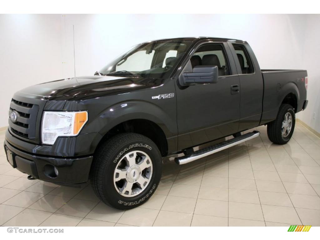 2010 F150 STX SuperCab 4x4 - Tuxedo Black / Black photo #3