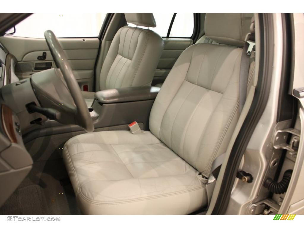 Medium Parchment Interior 2004 Ford Crown Victoria LX Photo #38024456