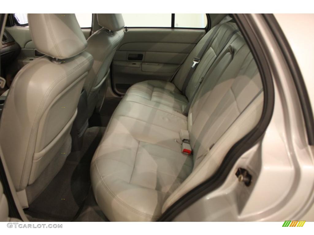 Medium Parchment Interior 2004 Ford Crown Victoria LX Photo #38024552