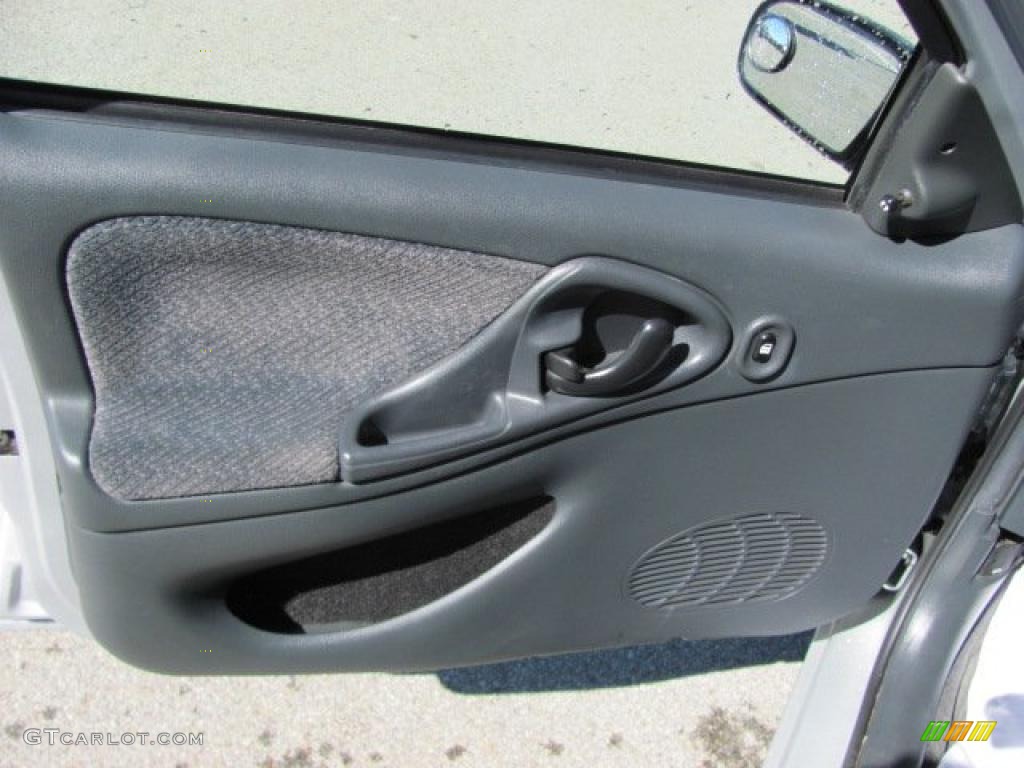 Graphite Interior 2004 Chevrolet Cavalier LS Sedan Photo #38024560