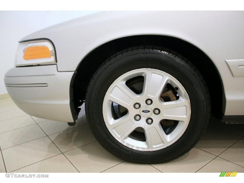 2004 Ford Crown Victoria LX Wheel Photo #38024620