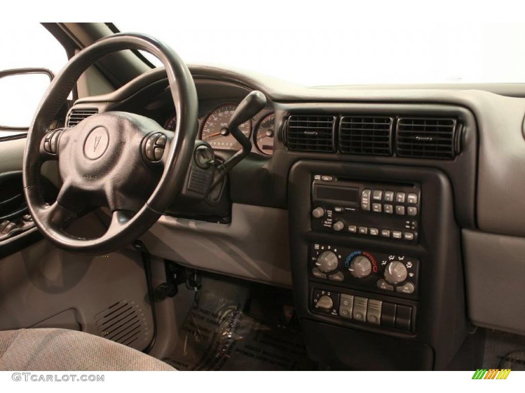 2004 Pontiac Montana Standard Montana Model Controls Photo #38024848