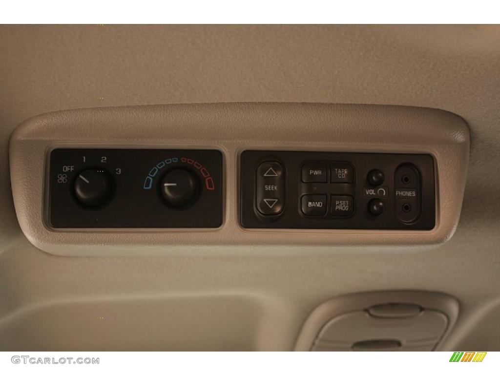 2004 Pontiac Montana Standard Montana Model Controls Photo #38024944
