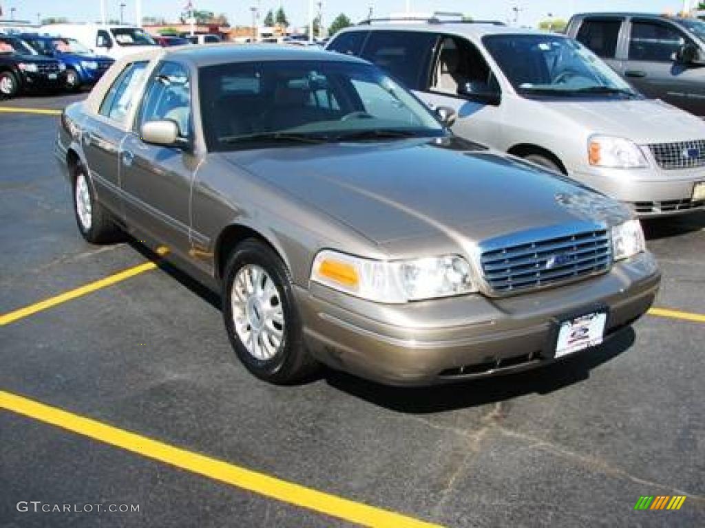 2003 Crown Victoria LX - Arizona Beige Metallic / Medium Parchment photo #3