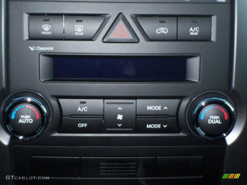 2011 Kia Sorento EX V6 Controls Photo #38027080