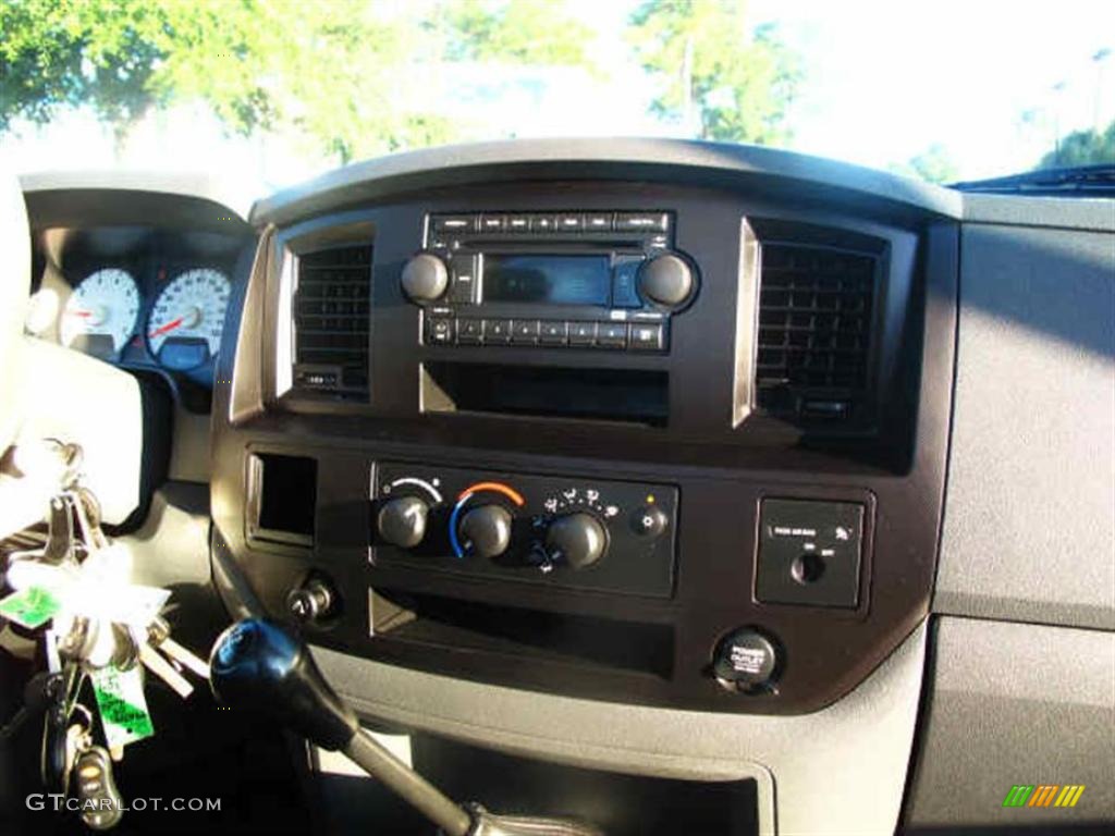 2006 Dodge Ram 1500 ST Regular Cab Controls Photo #38028630