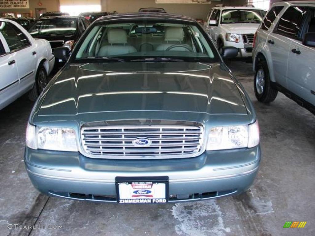 2005 Crown Victoria LX - Light Tundra Metallic / Medium Parchment photo #1