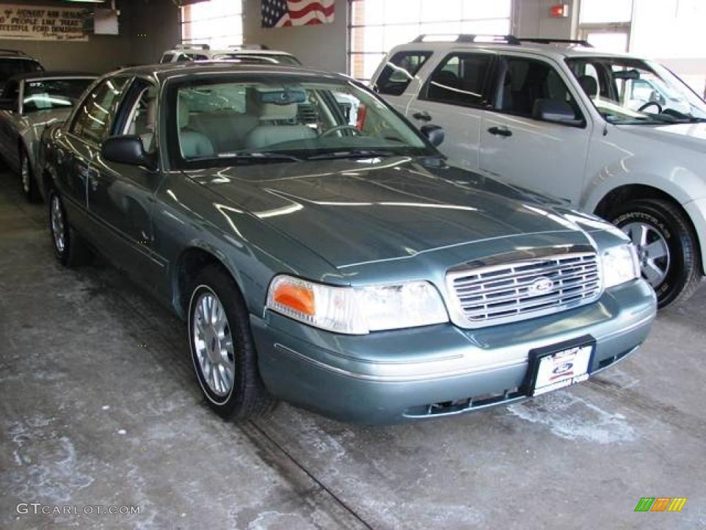 2005 Crown Victoria LX - Light Tundra Metallic / Medium Parchment photo #3