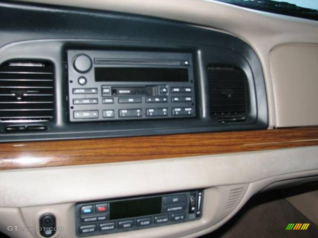 2005 Crown Victoria LX - Light Tundra Metallic / Medium Parchment photo #8