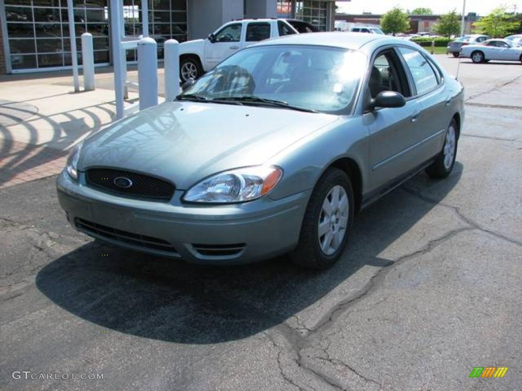 2005 Taurus SE - Light Tundra Metallic / Medium/Dark Flint photo #3