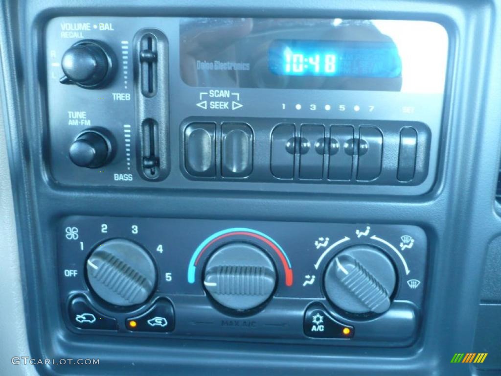 2001 GMC Sierra 2500HD SL Regular Cab Controls Photo #38034225
