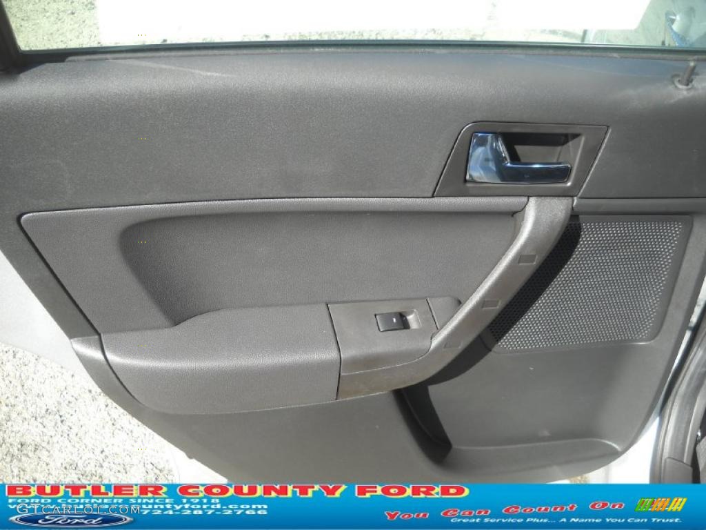 Charcoal Black Interior 2011 Ford Focus SEL Sedan Photo #38034313