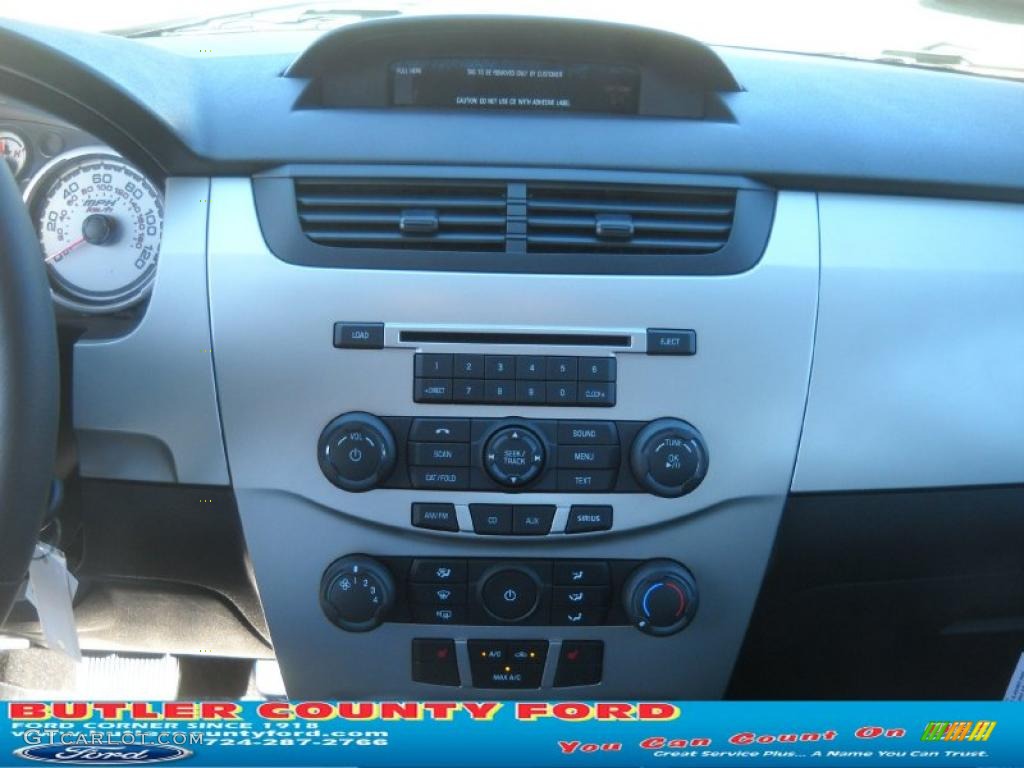 2011 Ford Focus SEL Sedan Controls Photo #38034489