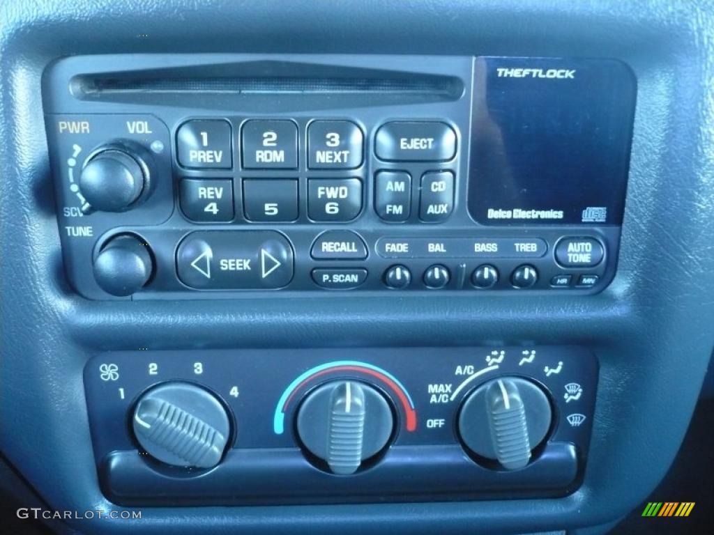 2000 Chevrolet S10 LS Extended Cab 4x4 Controls Photo #38034501