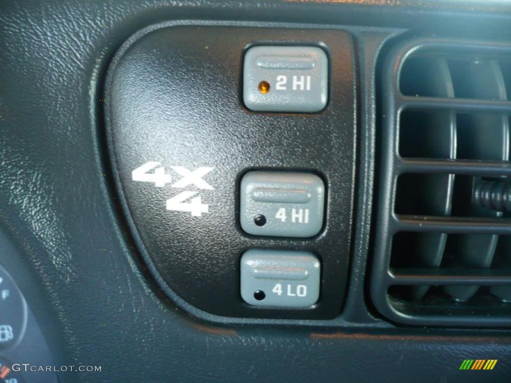 2000 Chevrolet S10 LS Extended Cab 4x4 Controls Photo #38034585