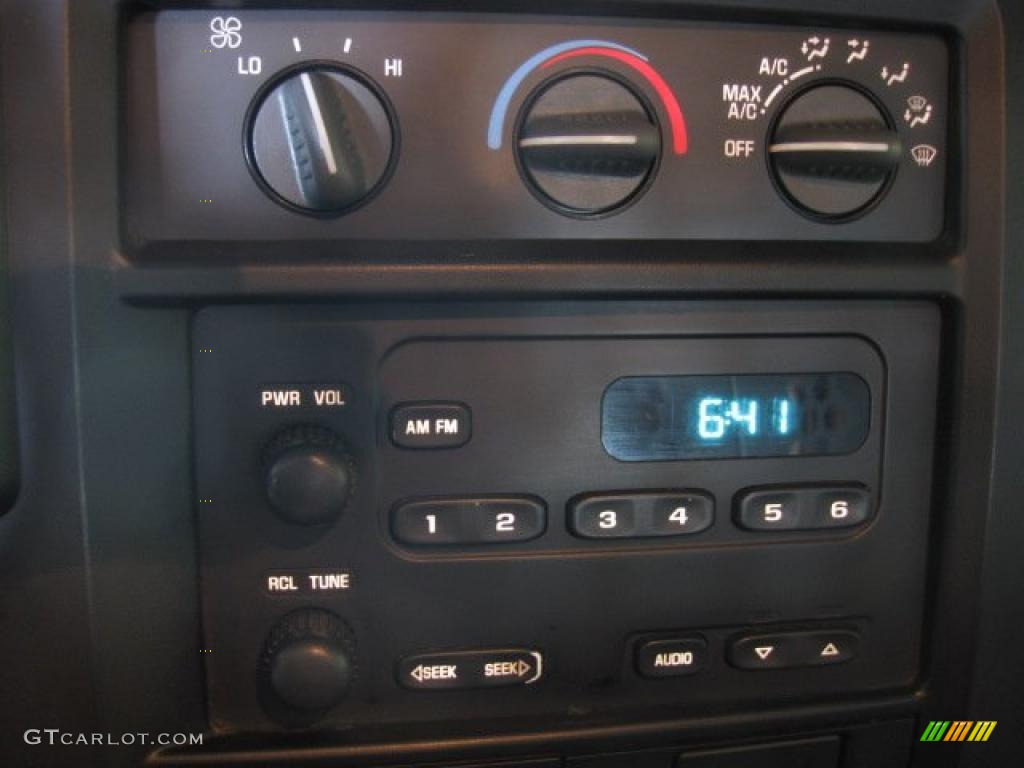 2005 Chevrolet Express 2500 Cargo Van Controls Photo #38035766