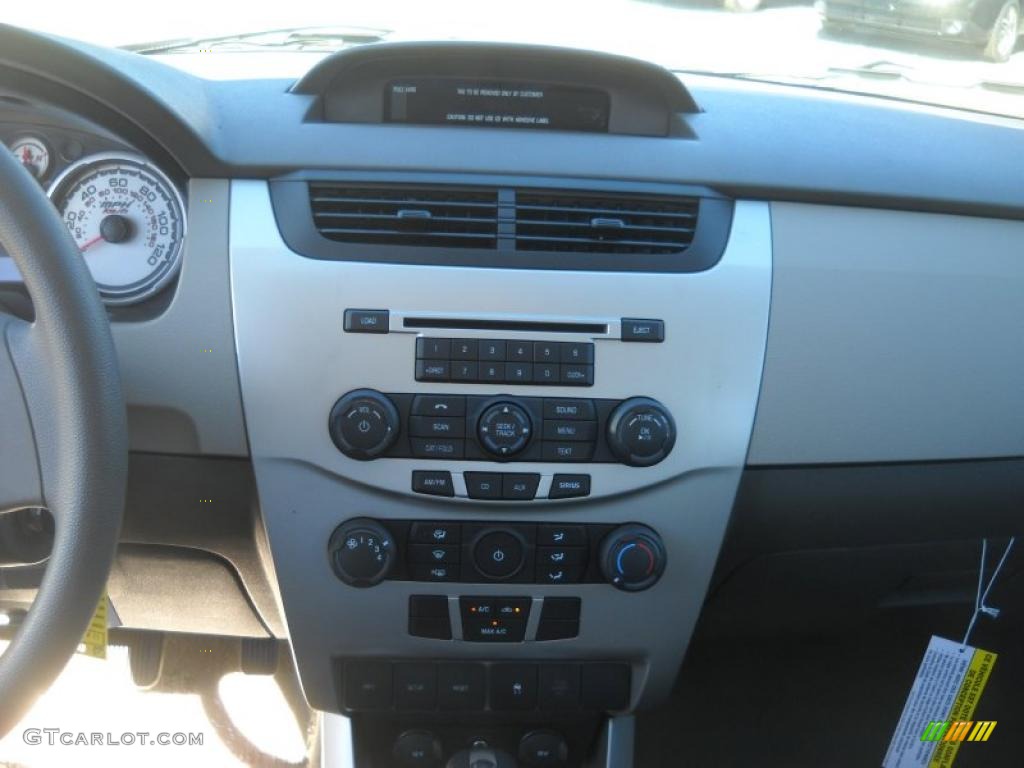 2011 Ford Focus SES Sedan Controls Photo #38035866