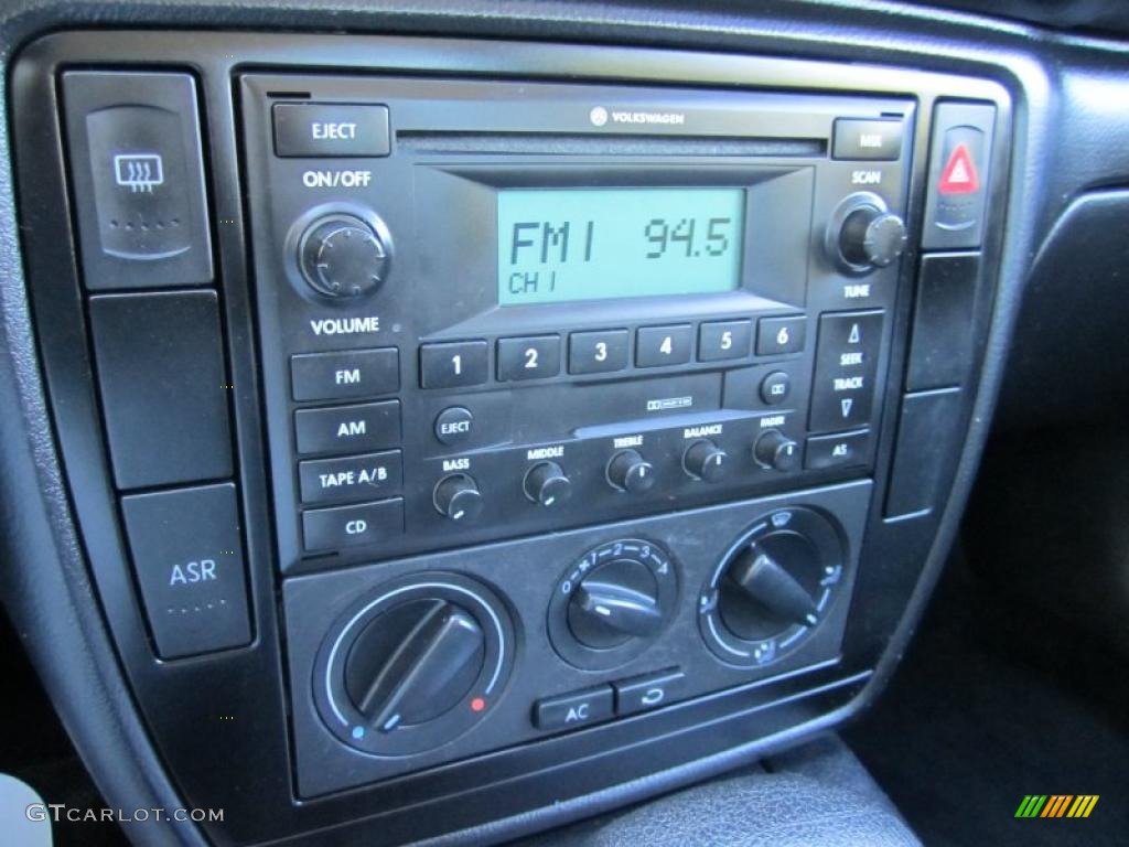 2003 Volkswagen Passat GL Sedan Controls Photo #38038486