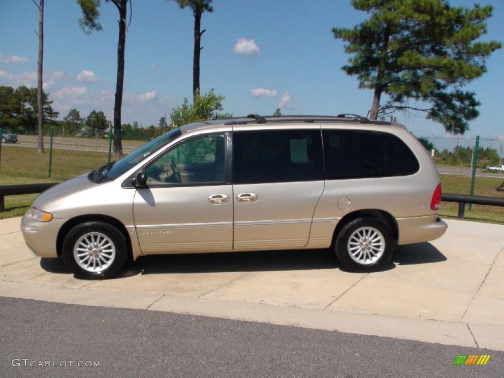 Champagne Pearl 2000 Chrysler Town & Country LXi Exterior Photo #38040482