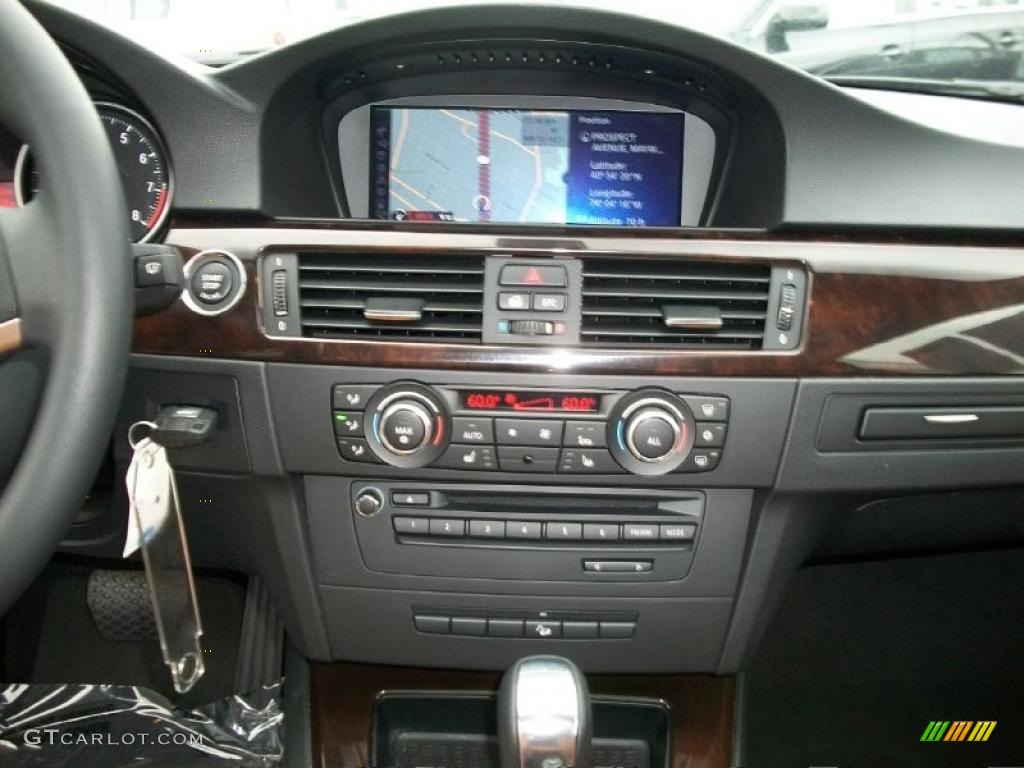 2011 BMW 3 Series 328i xDrive Coupe Controls Photo #38040510