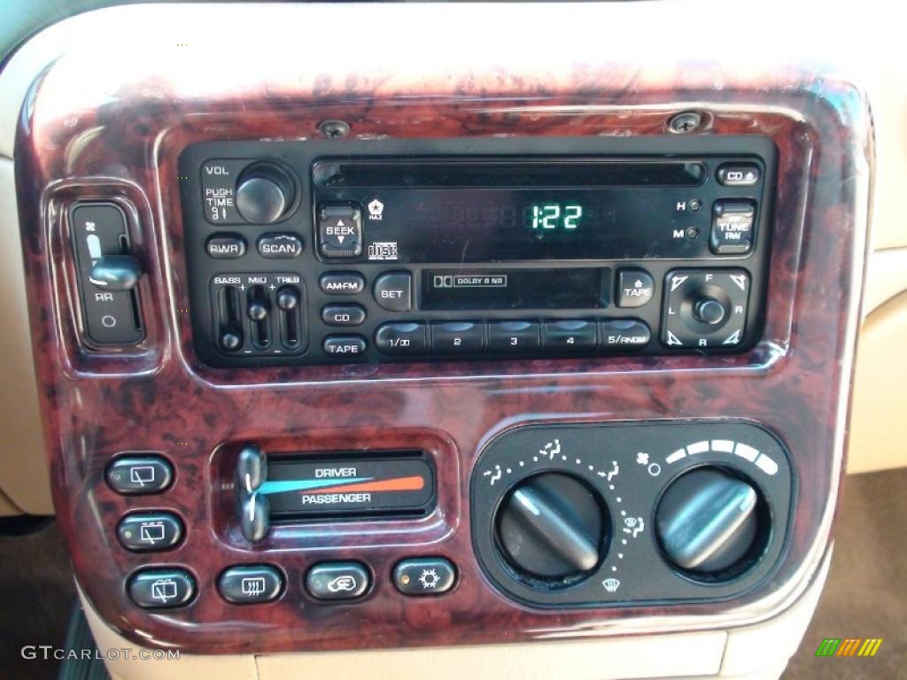 2000 Chrysler Town & Country LXi Controls Photo #38040690