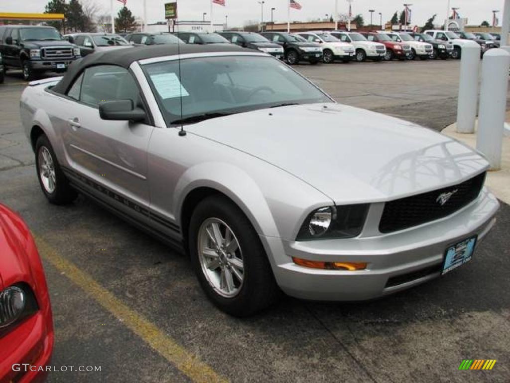 2007 Mustang V6 Premium Convertible - Satin Silver Metallic / Light Graphite photo #3